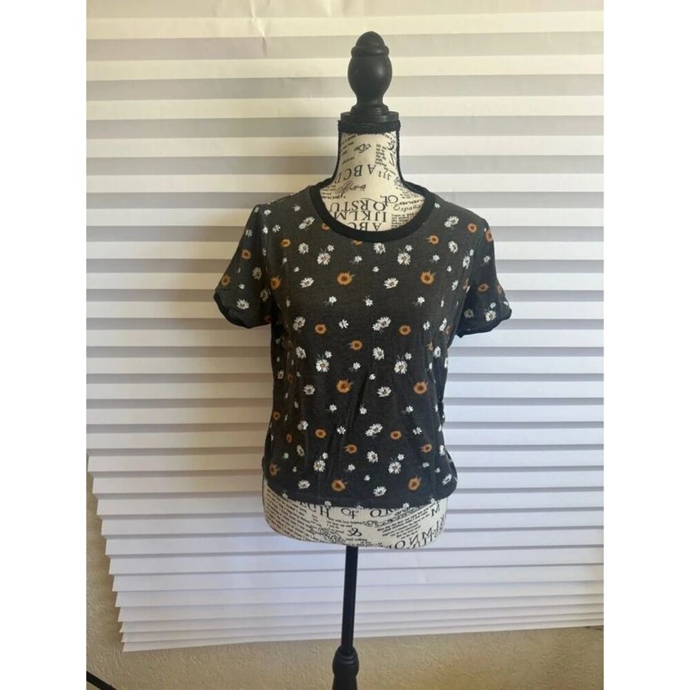 No Boundaries Women's Gray Short Sleeve Tee Daisy Graphic Size Large